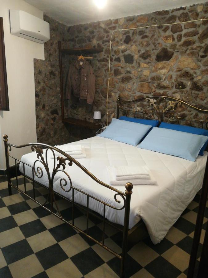 Deiana Panzió Santu Lussurgiu Szoba fotó
