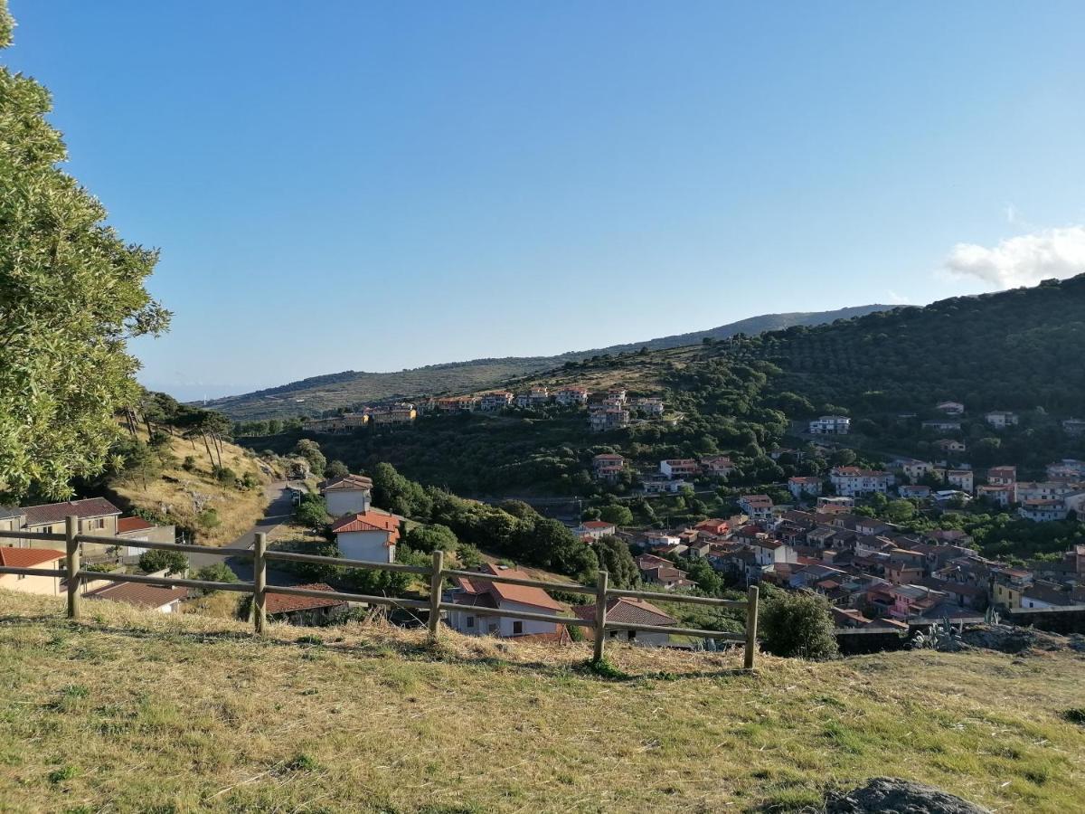 Deiana Panzió Santu Lussurgiu Kültér fotó